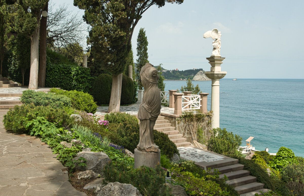 Платановая аллея в Алупке