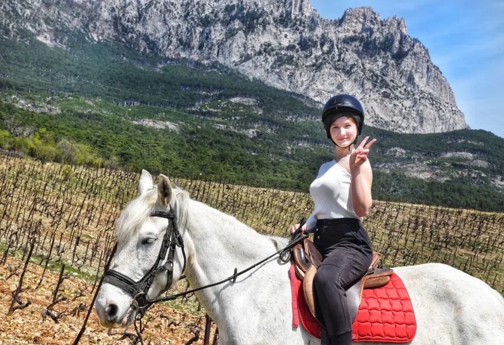 🐎 КОННАЯ ПРОГУЛКА В ЯЛТЕ: ЛОШАДИ, ГОРЫ И ЗАКАТ. ТЫ И ГРИВА.