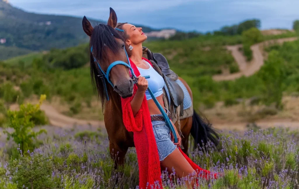 🐎 КОННАЯ ПРОГУЛКА В ЯЛТЕ: ЛОШАДИ, ГОРЫ И ЗАКАТ. ТЫ И ГРИВА.